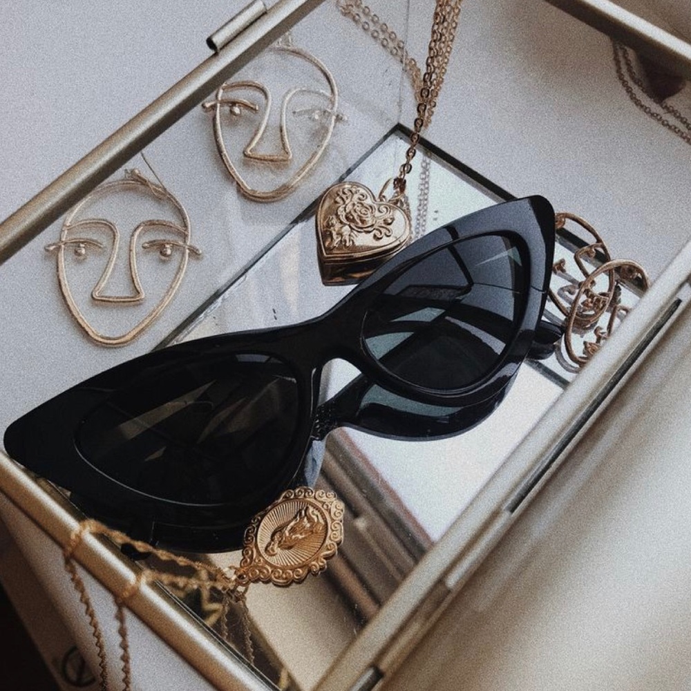Blogger Fav | Retro Chic Black Cat Eye Sunglasses